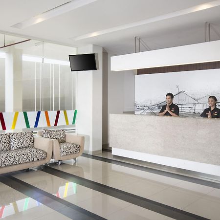Amaris Hotel Madiun Exteriör bild