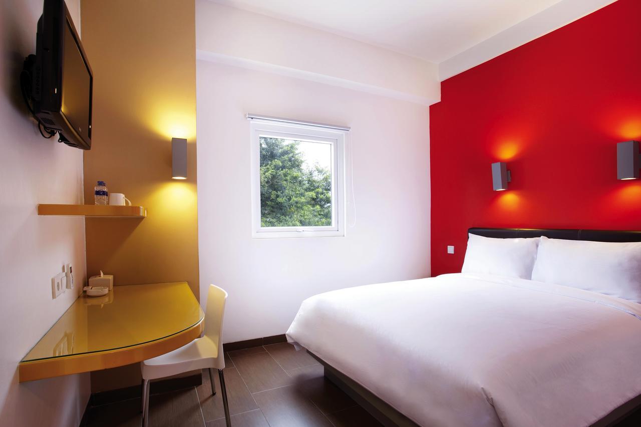 Amaris Hotel Madiun Exteriör bild