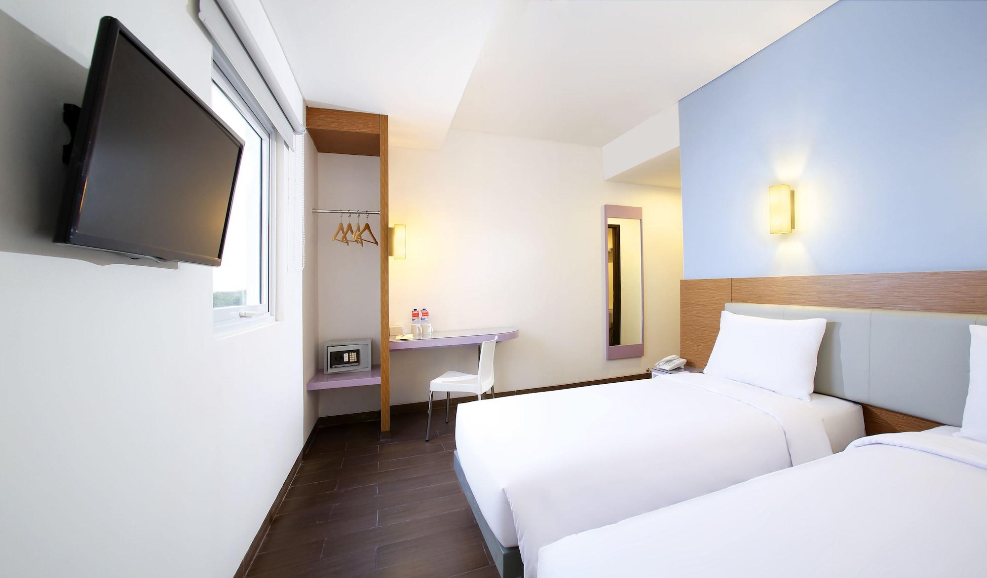 Amaris Hotel Madiun Exteriör bild