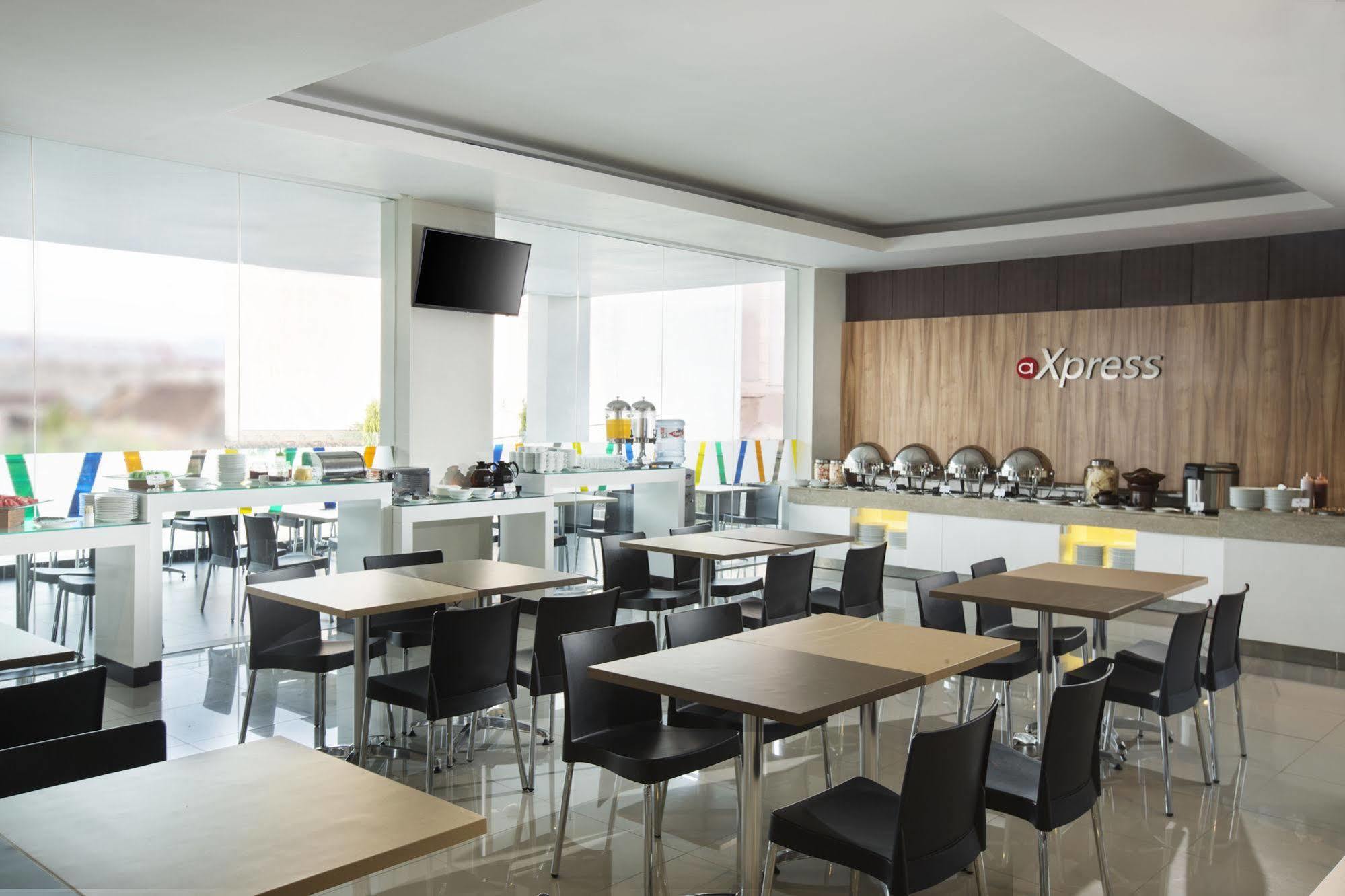 Amaris Hotel Madiun Exteriör bild
