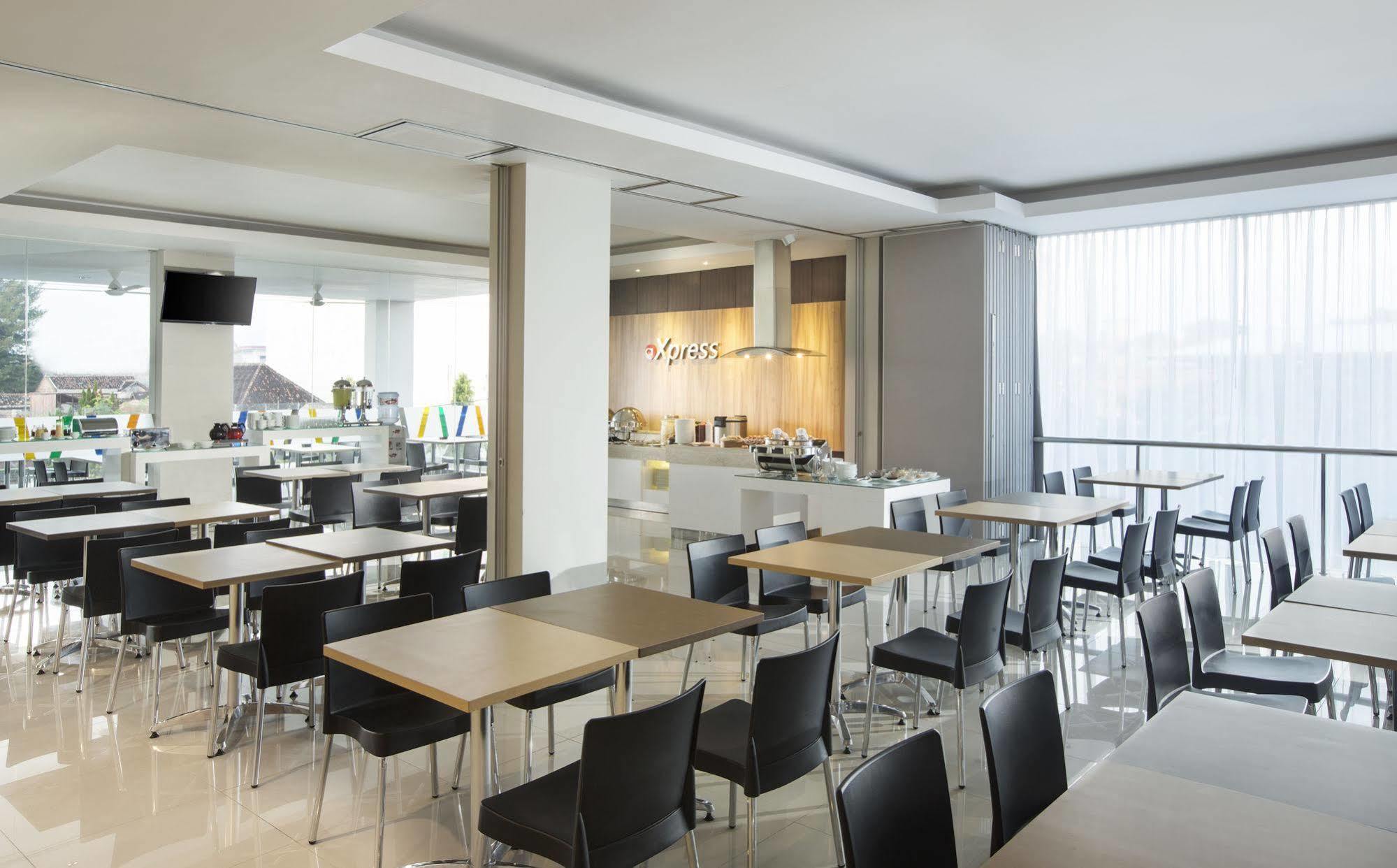 Amaris Hotel Madiun Exteriör bild